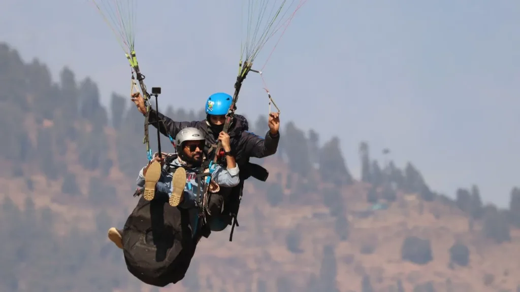 Paragliding in Solang Valley with karni cabs_